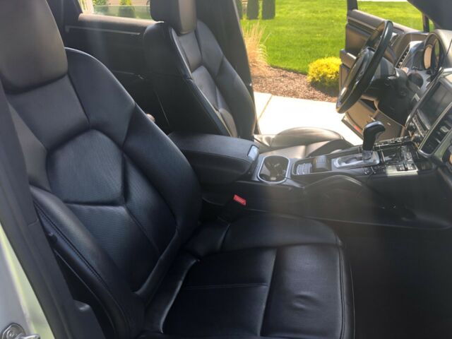 2012 Porsche Cayenne (Silver/Black)