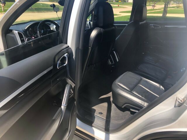 2012 Porsche Cayenne (Silver/Black)