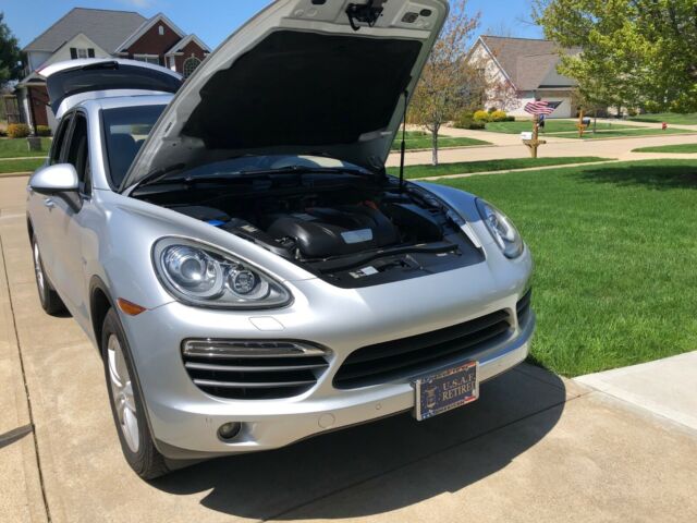 2012 Porsche Cayenne (Silver/Black)