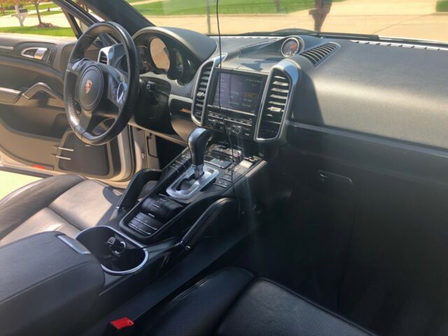 2012 Porsche Cayenne (Silver/Black)
