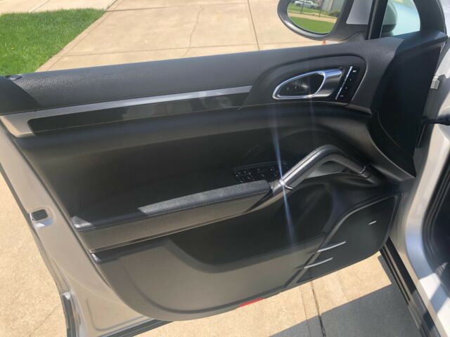 2012 Porsche Cayenne (Silver/Black)