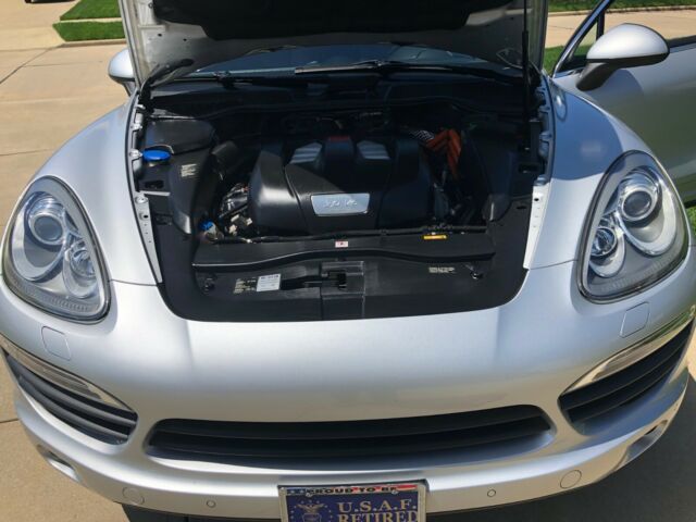 2012 Porsche Cayenne (Silver/Black)