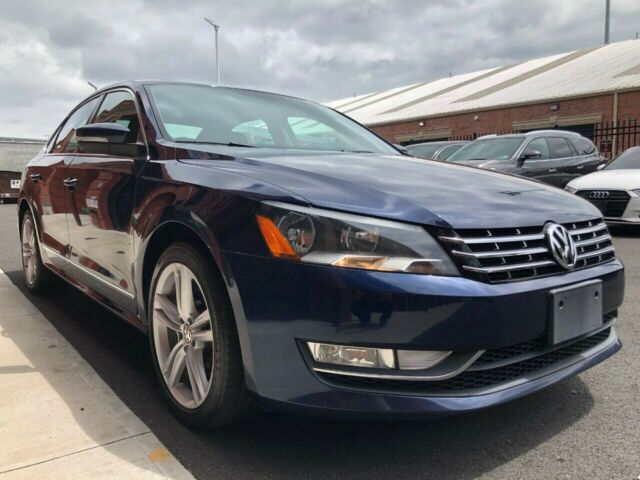 2013 Volkswagen Passat (Red/Black)