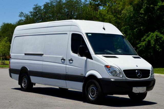 2013 Mercedes-Benz Sprinter (White/Gray)