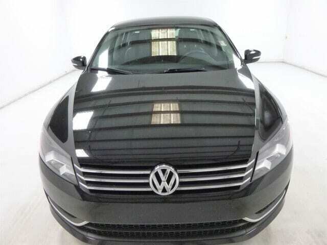 2015 Volkswagen Passat (Black/--)