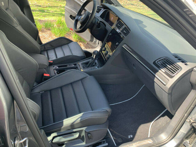 2018 Volkswagen Golf R (Gray/Black)