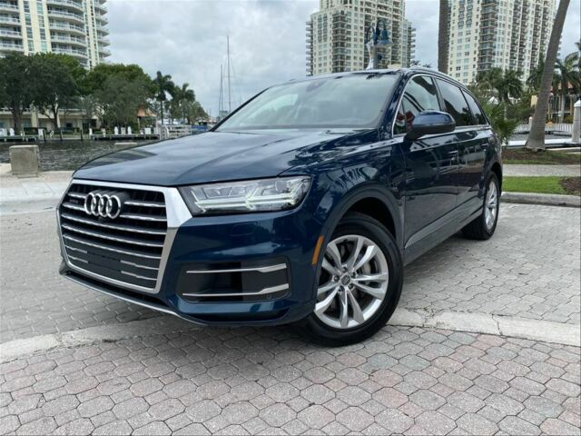 2019 Audi Q7 (Blue/Black)