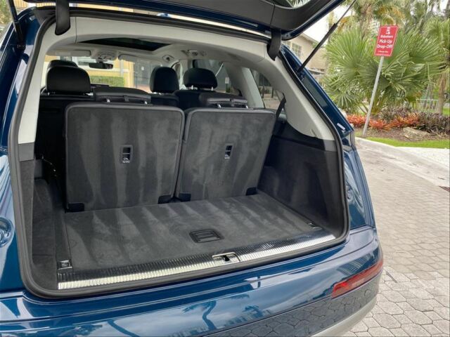2019 Audi Q7 (Blue/Black)