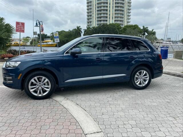 2019 Audi Q7 (Blue/Black)