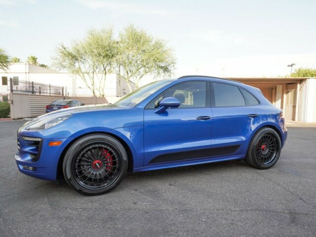 2017 Porsche Macan (Blue/Black)