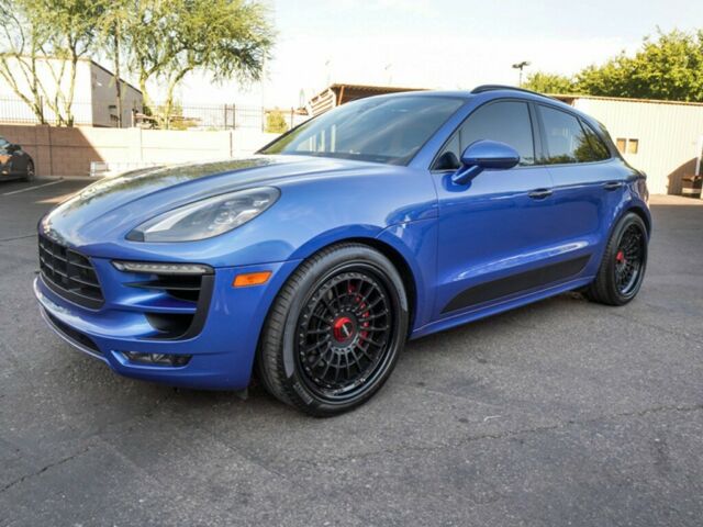 2017 Porsche Macan (Blue/Black)