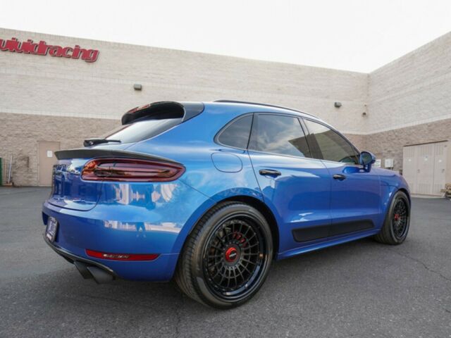 2017 Porsche Macan (Blue/Black)