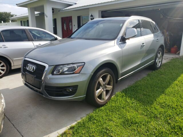 2011 Audi Q5 (Gray/Black)