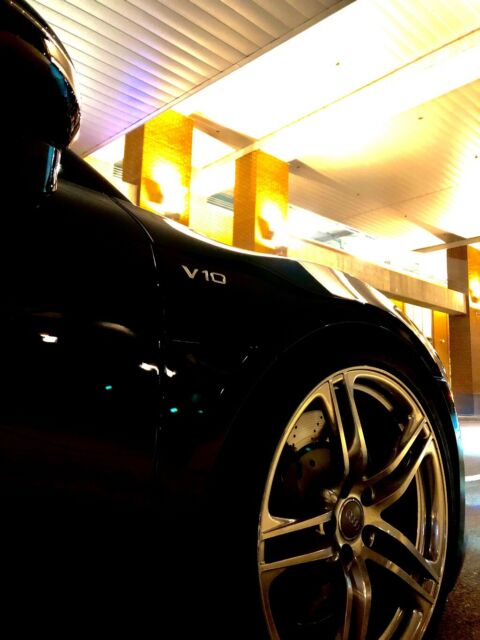 2011 Audi R8 (Black/Red)