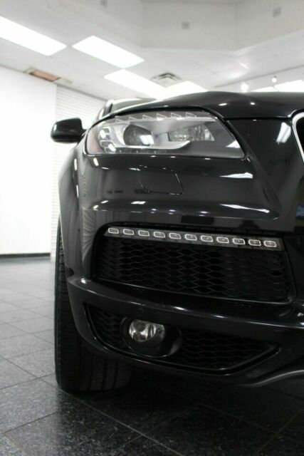2015 Audi Q7 (Black/Black)