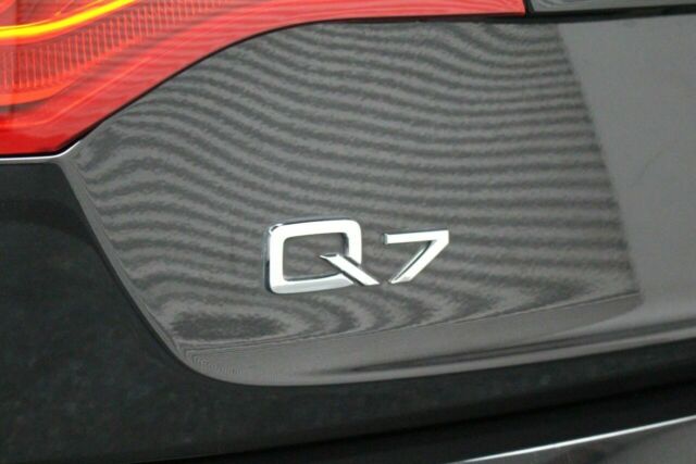 2015 Audi Q7 (Black/Black)