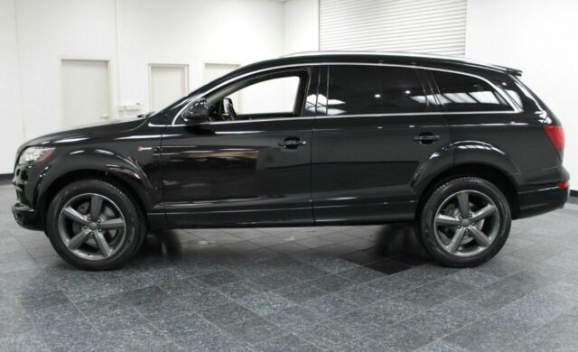 2015 Audi Q7 (Black/Black)