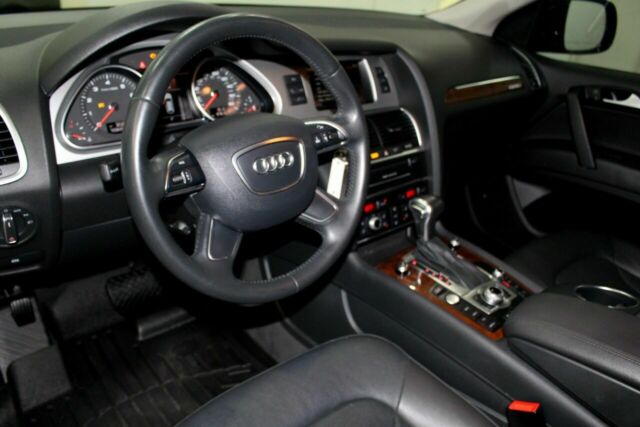 2015 Audi Q7 (Black/Black)