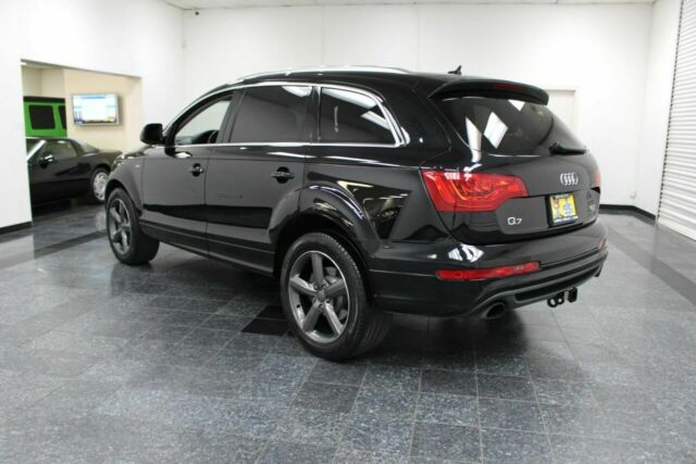 2015 Audi Q7 (Black/Black)