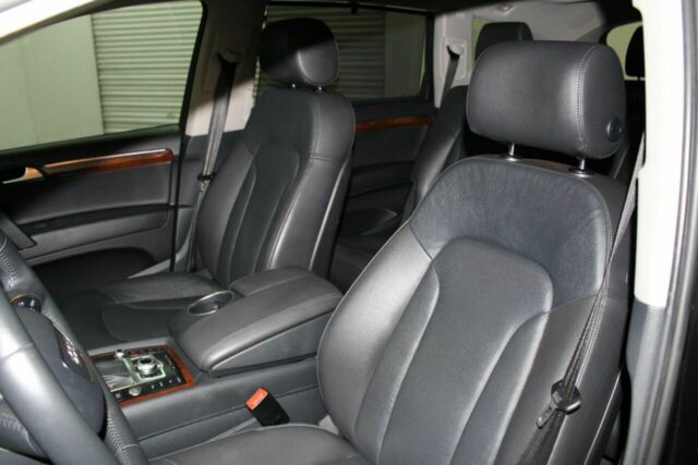 2015 Audi Q7 (Black/Black)