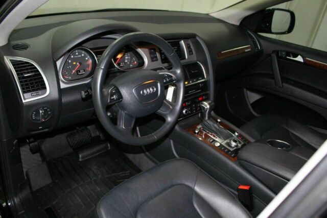 2015 Audi Q7 (Black/Black)