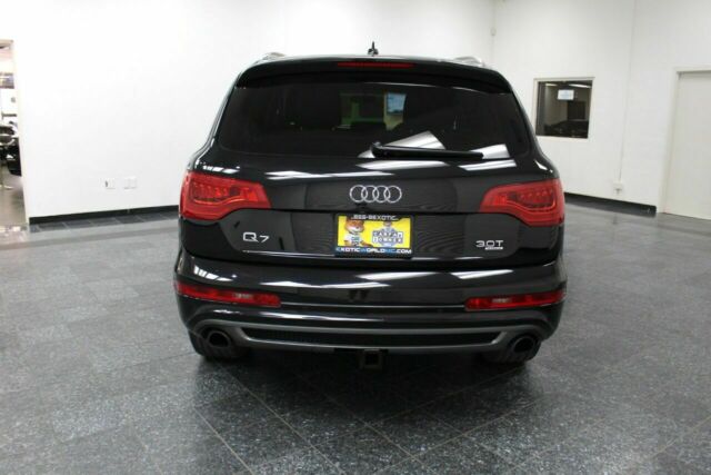 2015 Audi Q7 (Black/Black)