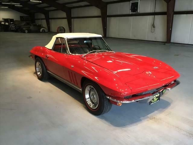 1966 Chevrolet Corvette (Red/Black)