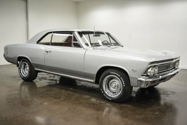 1966 Chevrolet Malibu (Silver/Red)