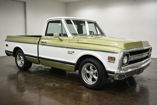 1972 Chevrolet C-10 (Green/Black)