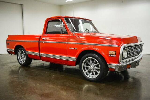 1972 Chevrolet C-10 (Red/Black)