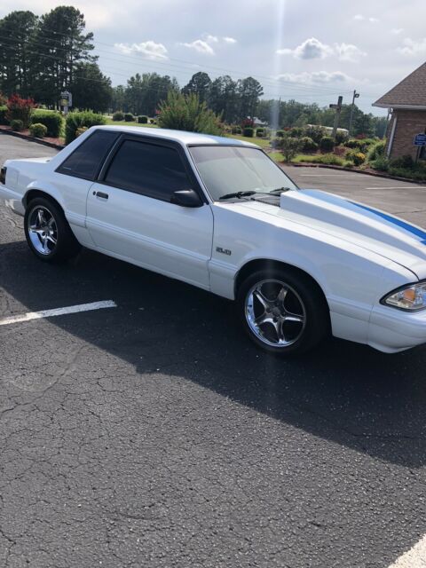 1990 Ford Mustang (White/Gray)