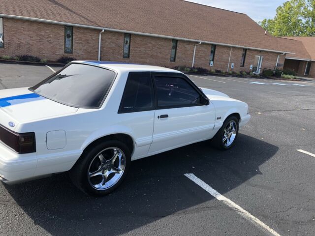 1990 Ford Mustang (White/Gray)