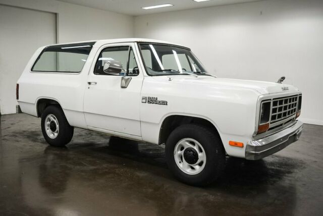1985 Dodge Ramcharger (White/Blue)