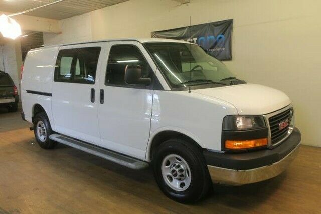 2018 GMC Savana (White/Neutral)