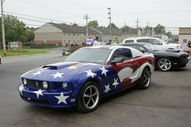 2005 Ford Mustang (Blue/Red)