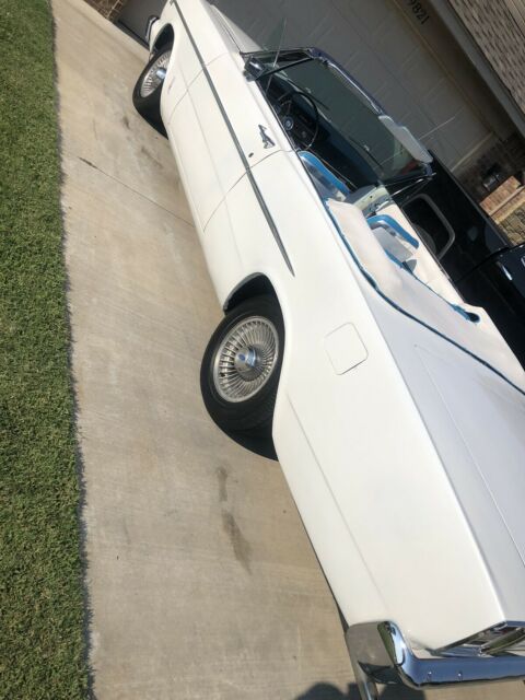 1966 Ford Galaxie 500 XL (White/Black)