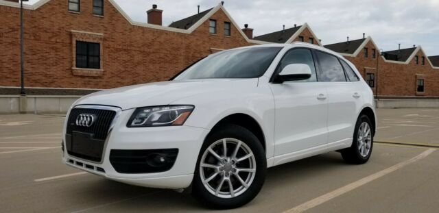 2012 Audi Q5 (White/Black)