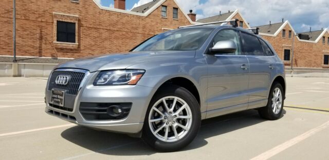 2011 Audi Q5 (Gray/Black)