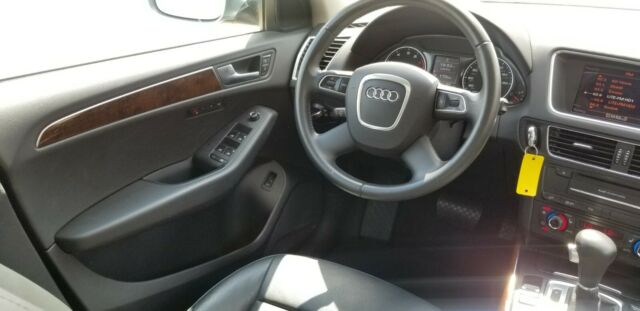 2011 Audi Q5 (Gray/Black)