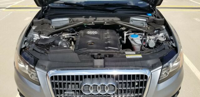 2011 Audi Q5 (Gray/Black)