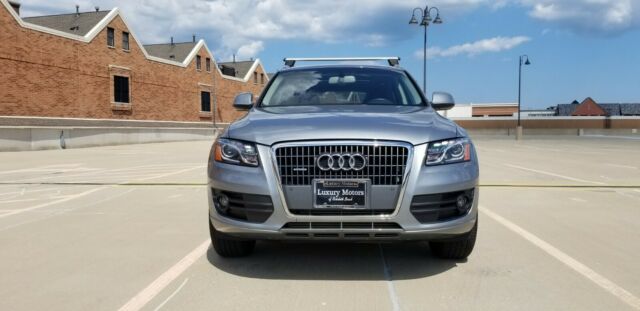 2011 Audi Q5 (Gray/Black)