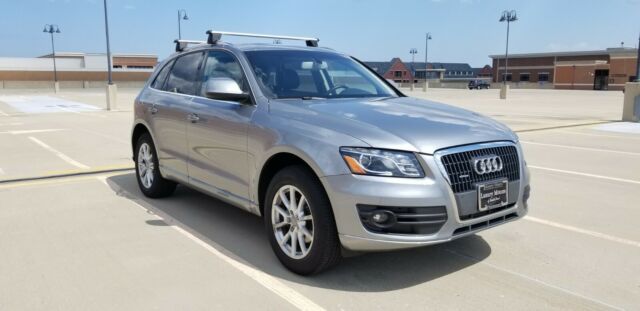 2011 Audi Q5 (Gray/Black)