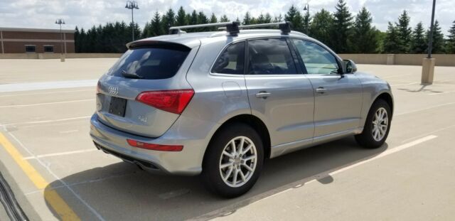 2011 Audi Q5 (Gray/Black)