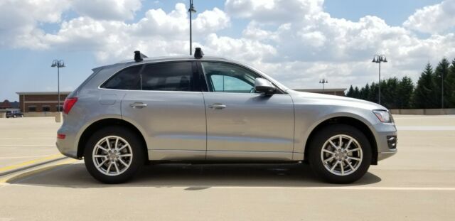 2011 Audi Q5 (Gray/Black)