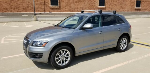 2011 Audi Q5 (Gray/Black)