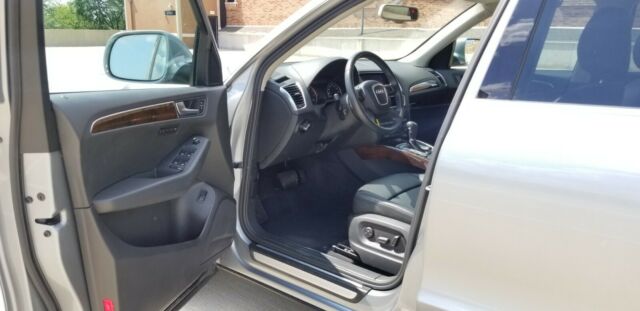 2011 Audi Q5 (Gray/Black)
