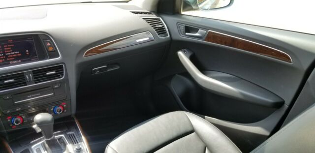 2011 Audi Q5 (Gray/Black)