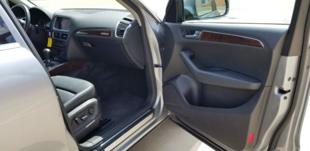 2011 Audi Q5 (Gray/Black)
