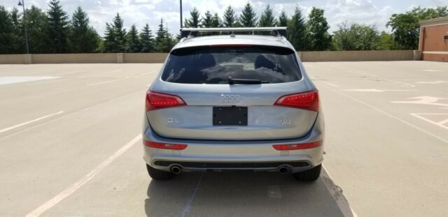 2011 Audi Q5 (Gray/Black)