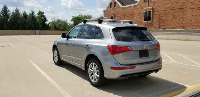 2011 Audi Q5 (Gray/Black)